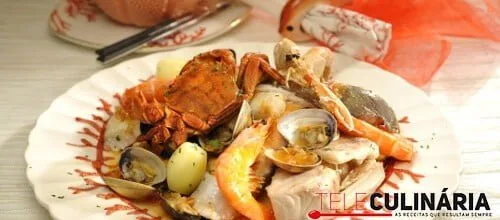 Peixe ao vapor com marisco