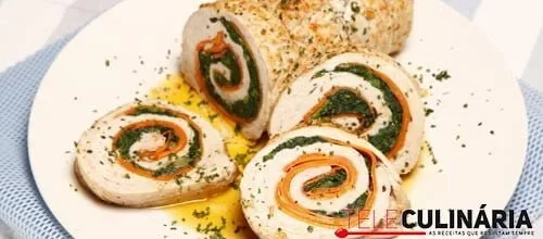 Rolo de peru com legumes