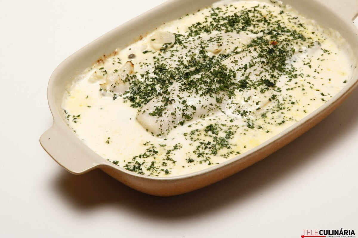 Filetes de pescada com natas e batatas