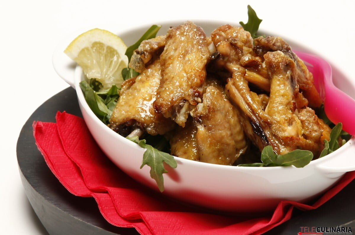 Asas de frango com mostarda no forno