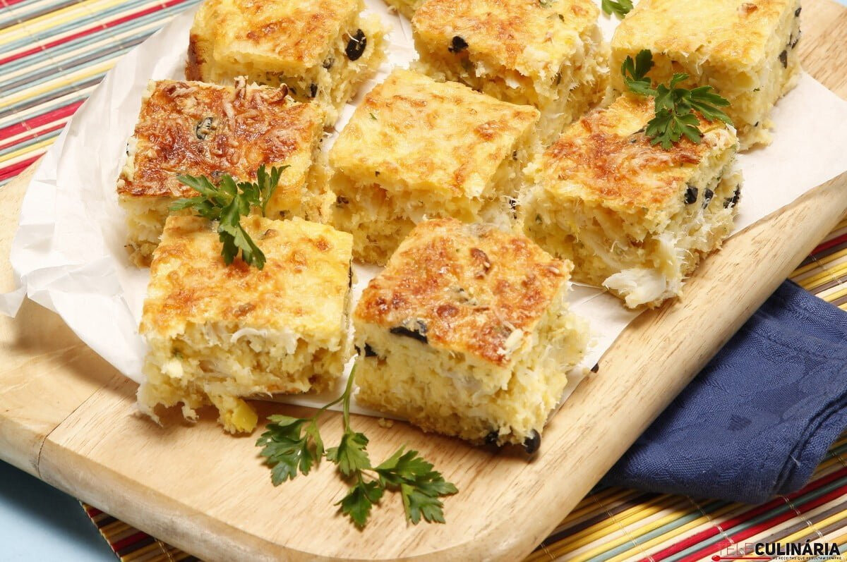 Pão de milho com bacalhau e cebolas verdes