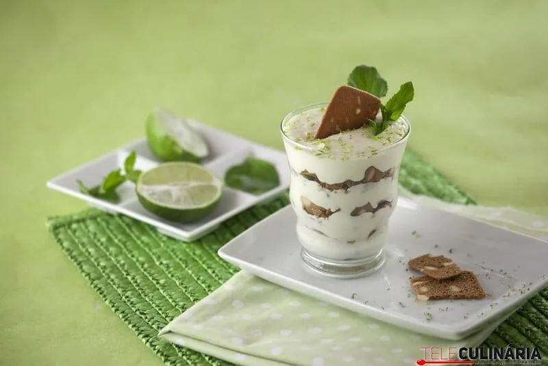 Cheesecake de iogurte e lima