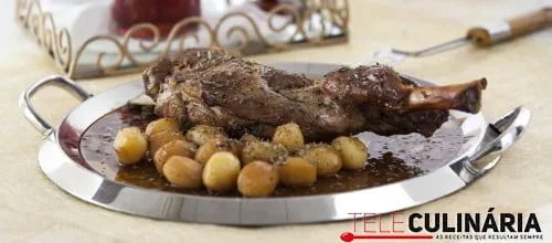 Borrego assado com molho Provença