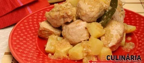 Carne de porco em vinha de alhos