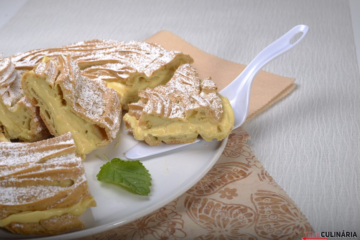 Coroa de choux com creme de pasteleiro