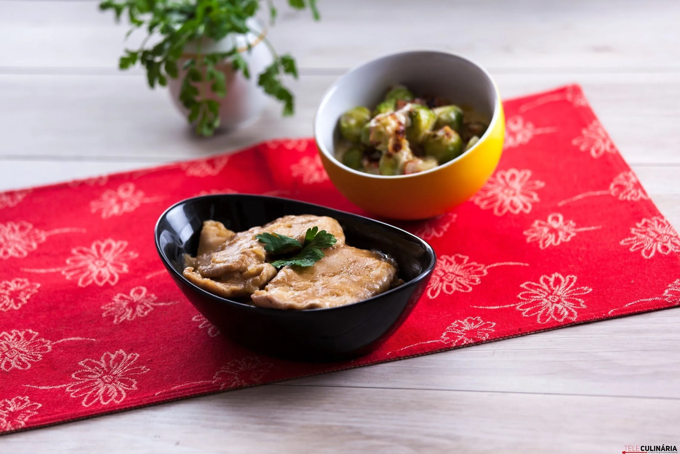 Bistecas de porco com cerveja preta