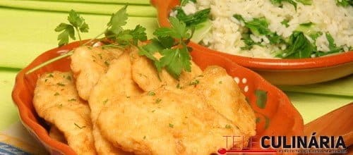 Filetes de pescada panados com arroz de couve