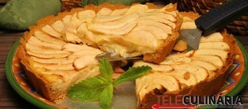 Tarte de bolacha com maçã