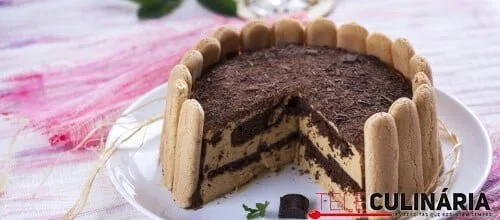 Charlote de chocolate e creme de whisky