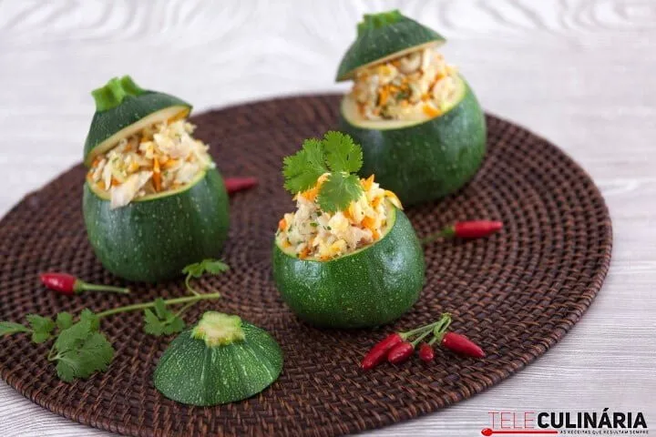 Abobrinhas recheadas com peixe