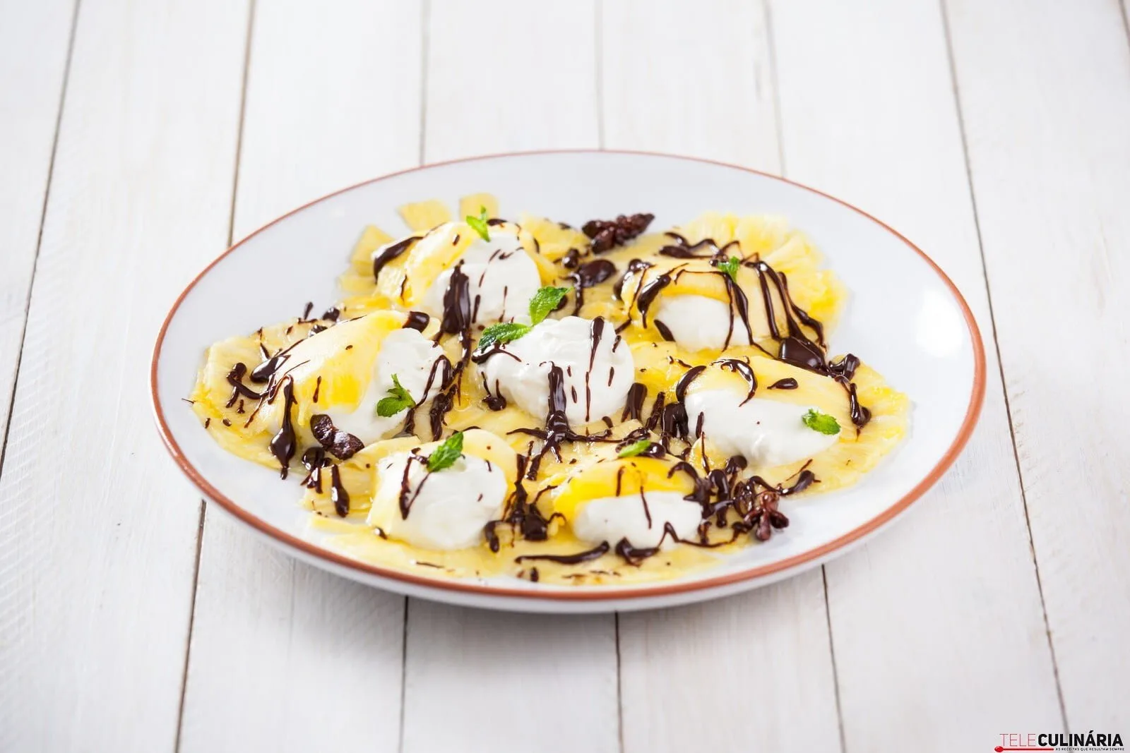 Raviólis de ananás com chantilly