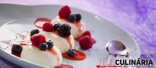 Panacota de frutos vermelhos