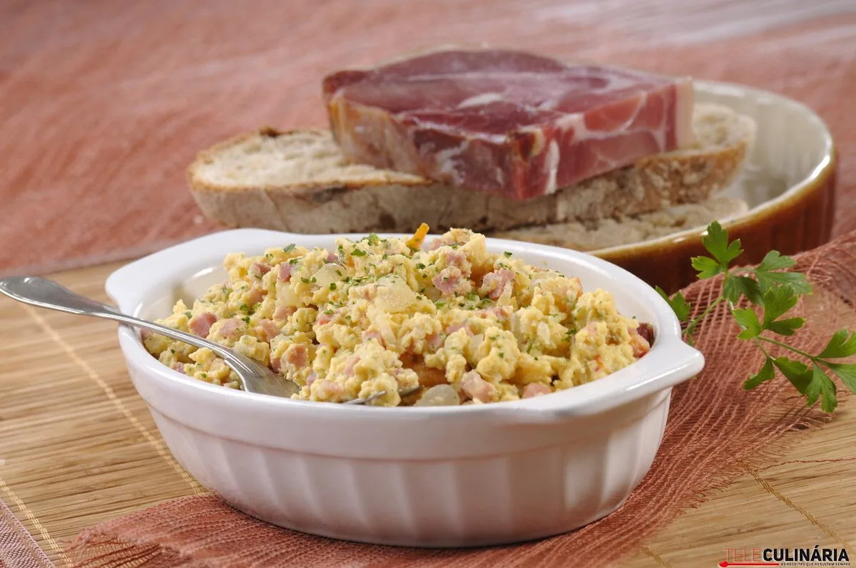 Ovos mexidos com presunto