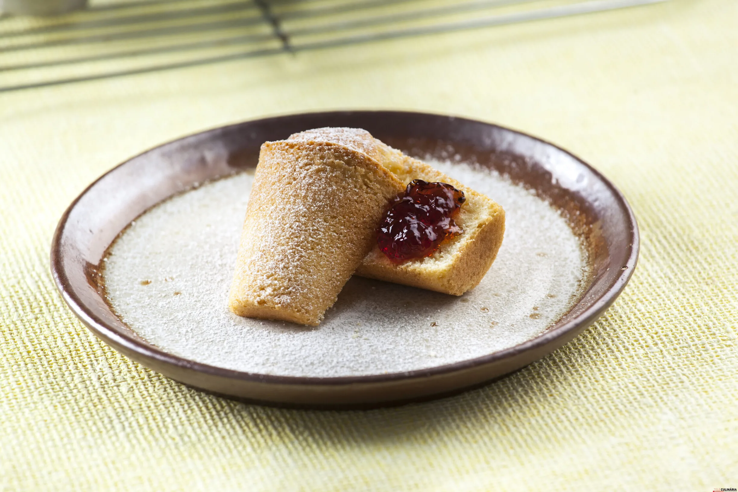 Muffins com geleia de uva