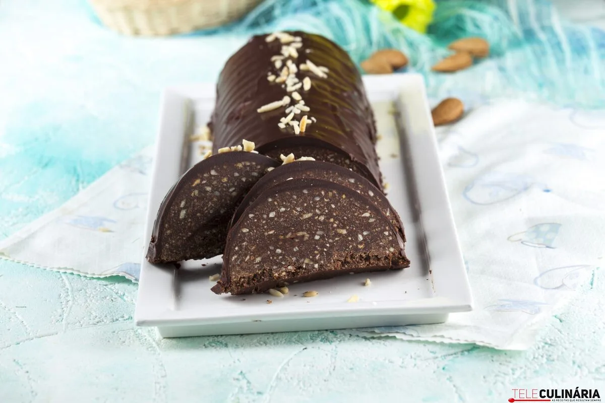 Salame de chocolate e amêndoa