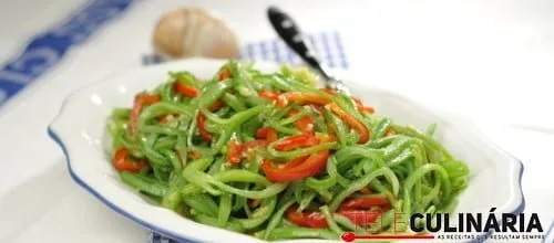 Feijão-verde salteado com pimentos morrones