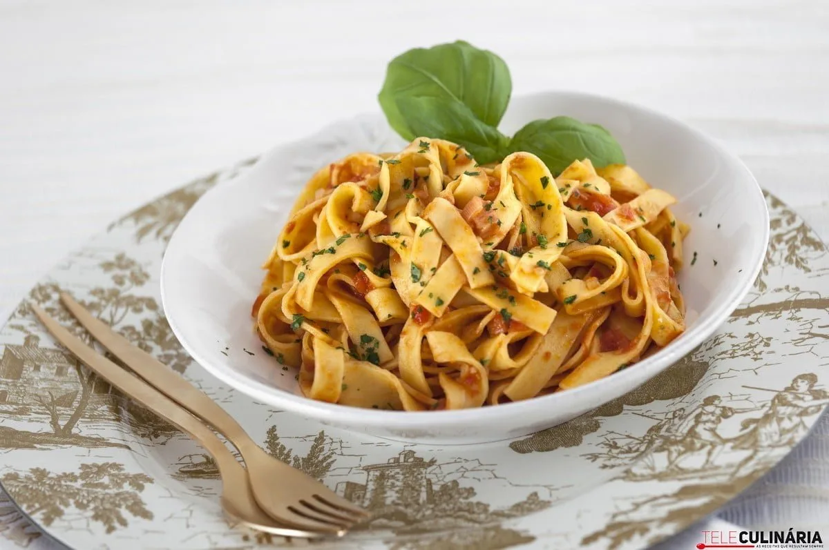 pasta-com-tomate-a-italiana