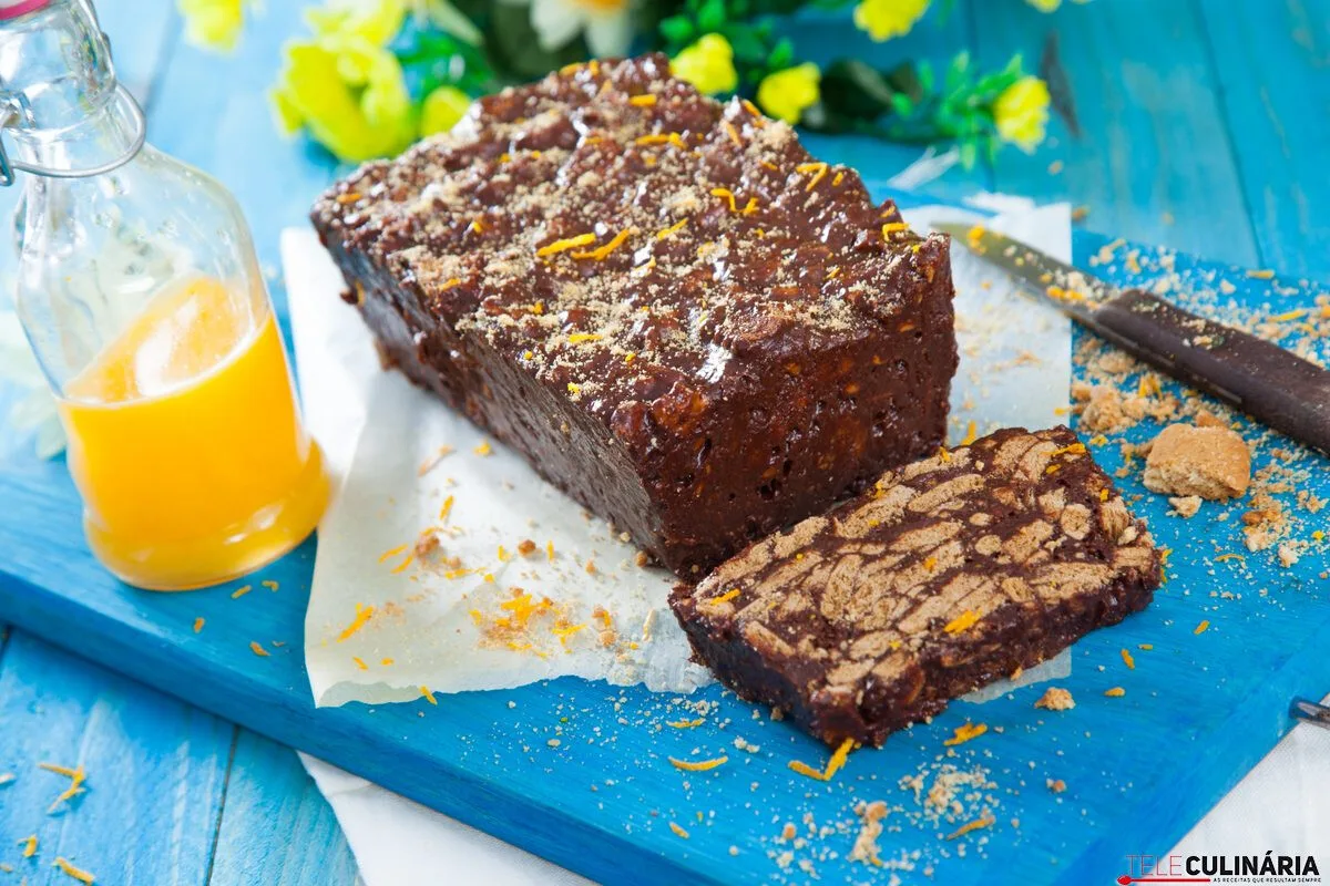 Salame enformado de chocolate com bolachas de aveia