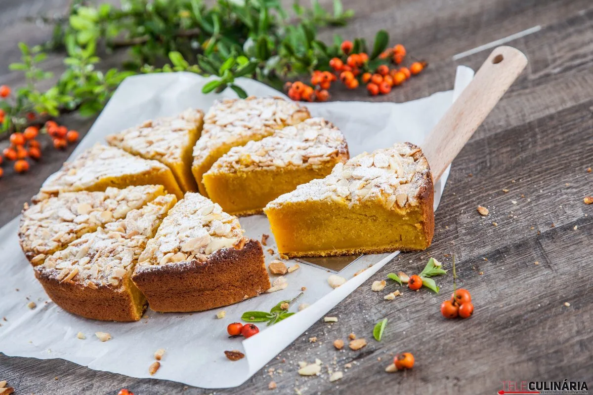 Bolo de cenoura com amêndoas e gengibre (robot de cozinha)
