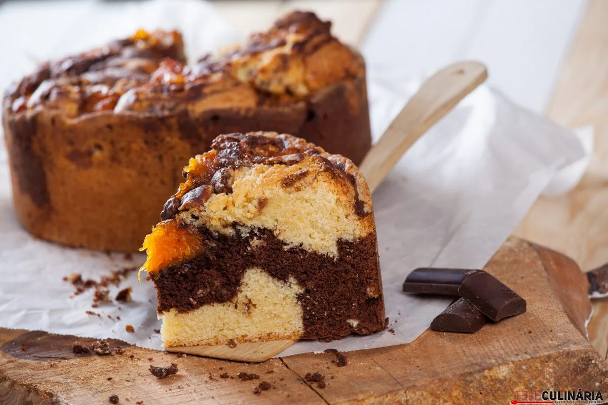 Bolo mármore de abóbora e chocolate