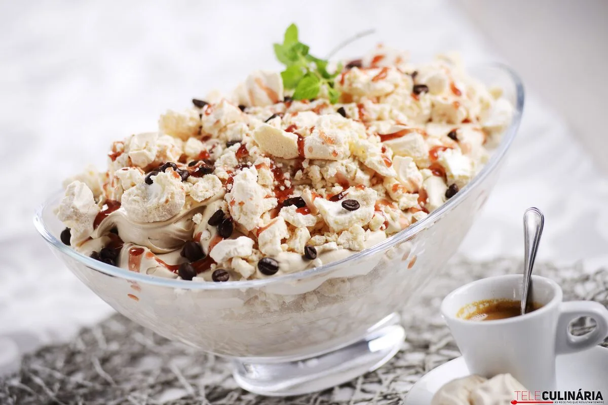 Creme de café com suspiros