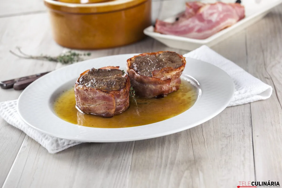 Medalhões de novilho com bacon
