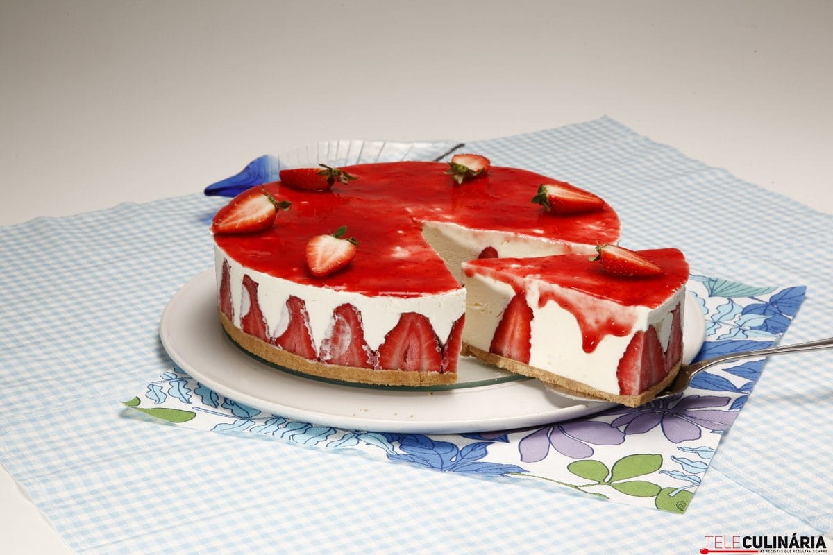 Semifrio de morangos com bolacha