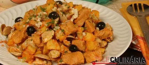 Carne de porco à alentejana