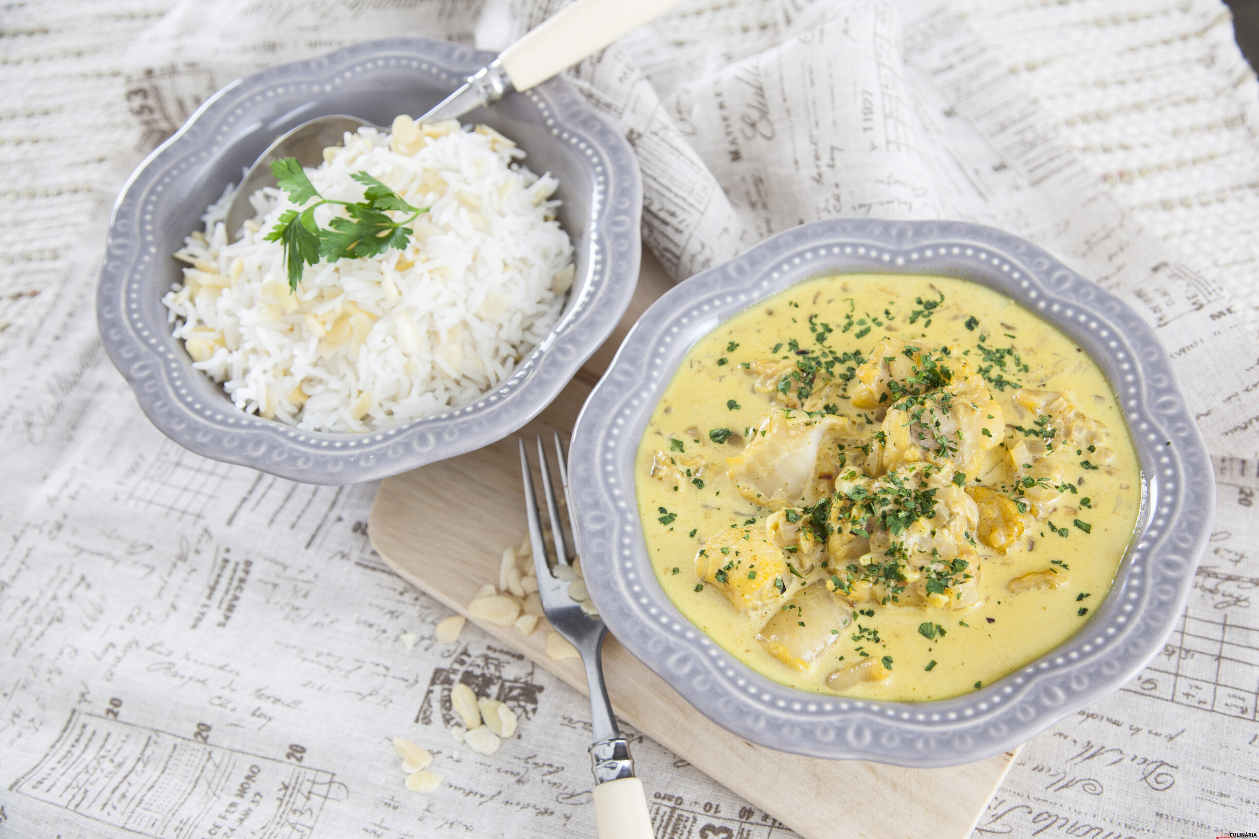 Lombo de tamboril com molho de caril e arroz de amêndoas