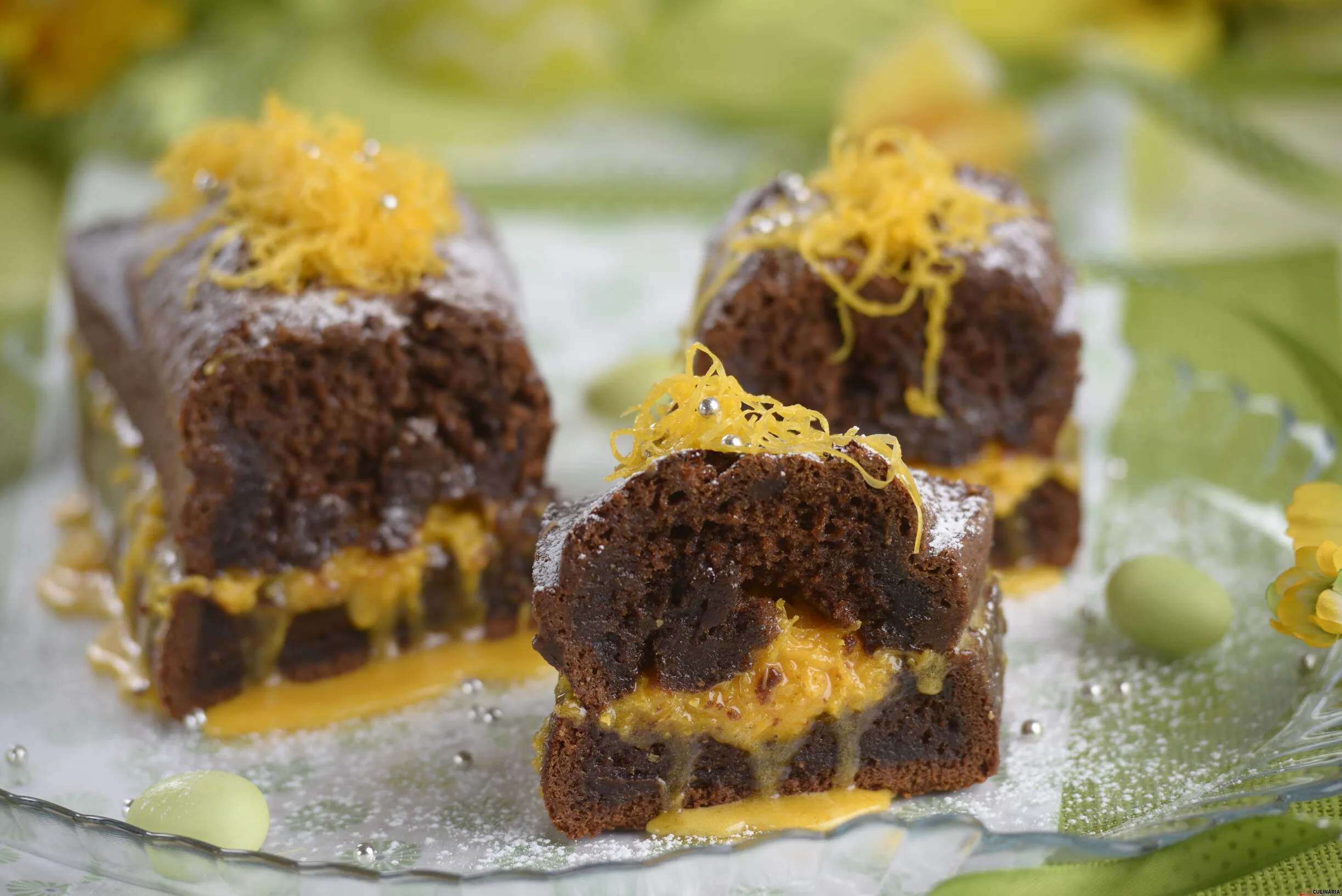 Pão de mel com doce de ovos