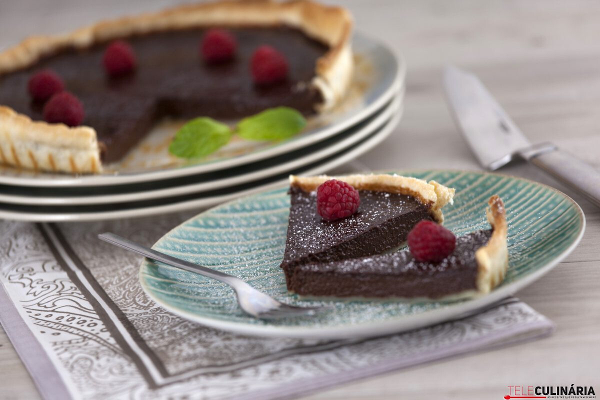 Tarte de chocolate com massa quebrada