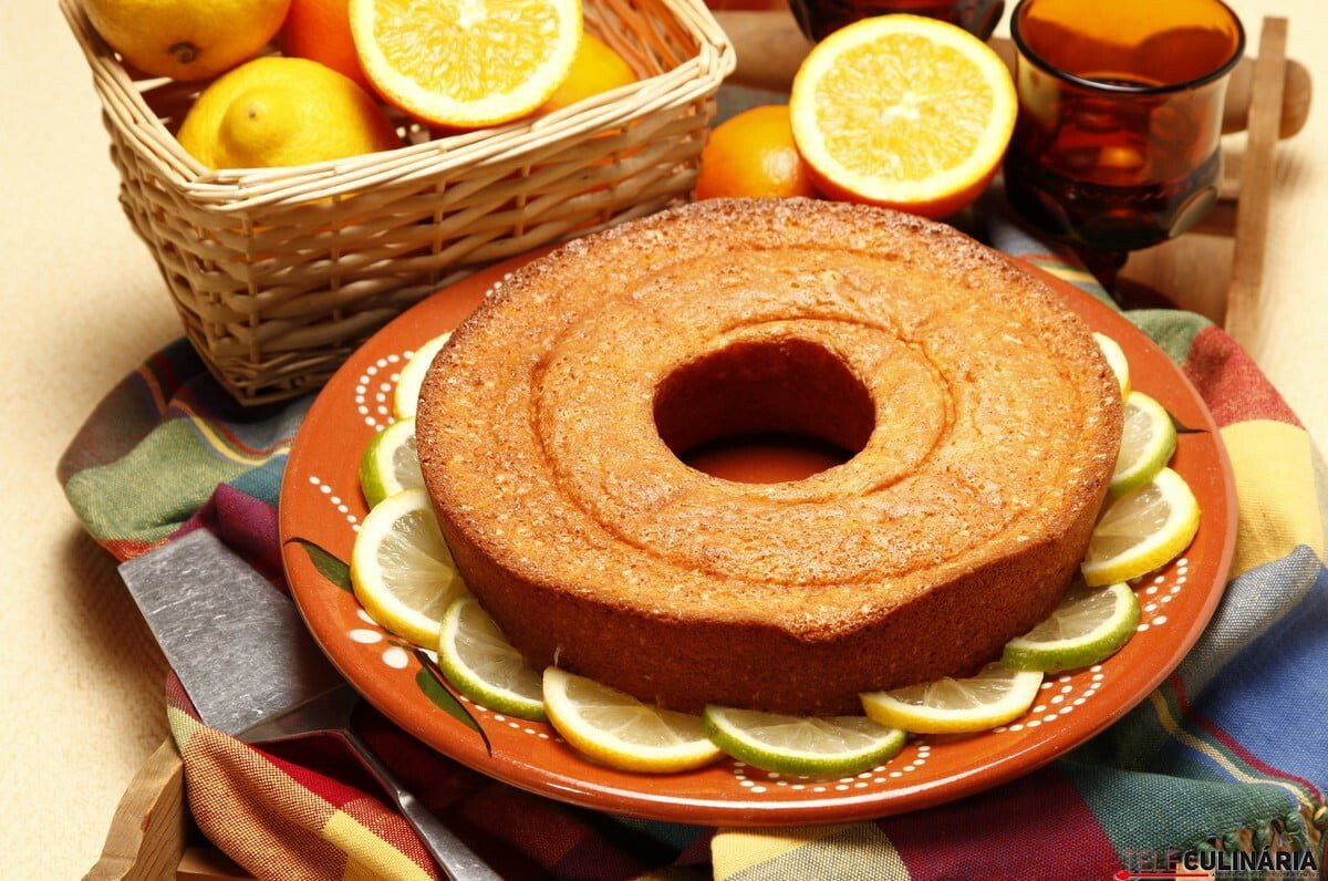 Bolo de laranja com 5 ingredientes