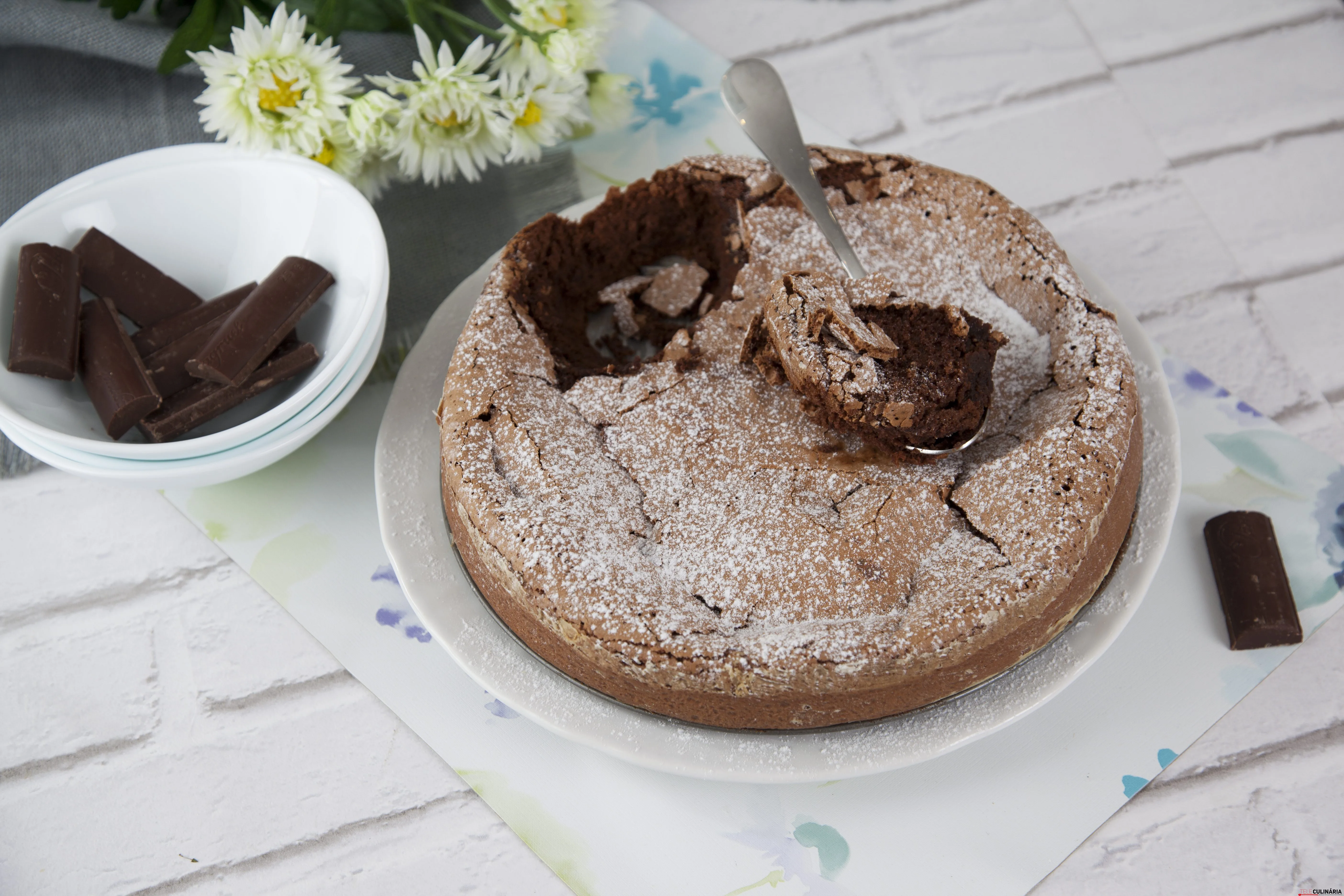 Bolo mousse de chocolate cozida