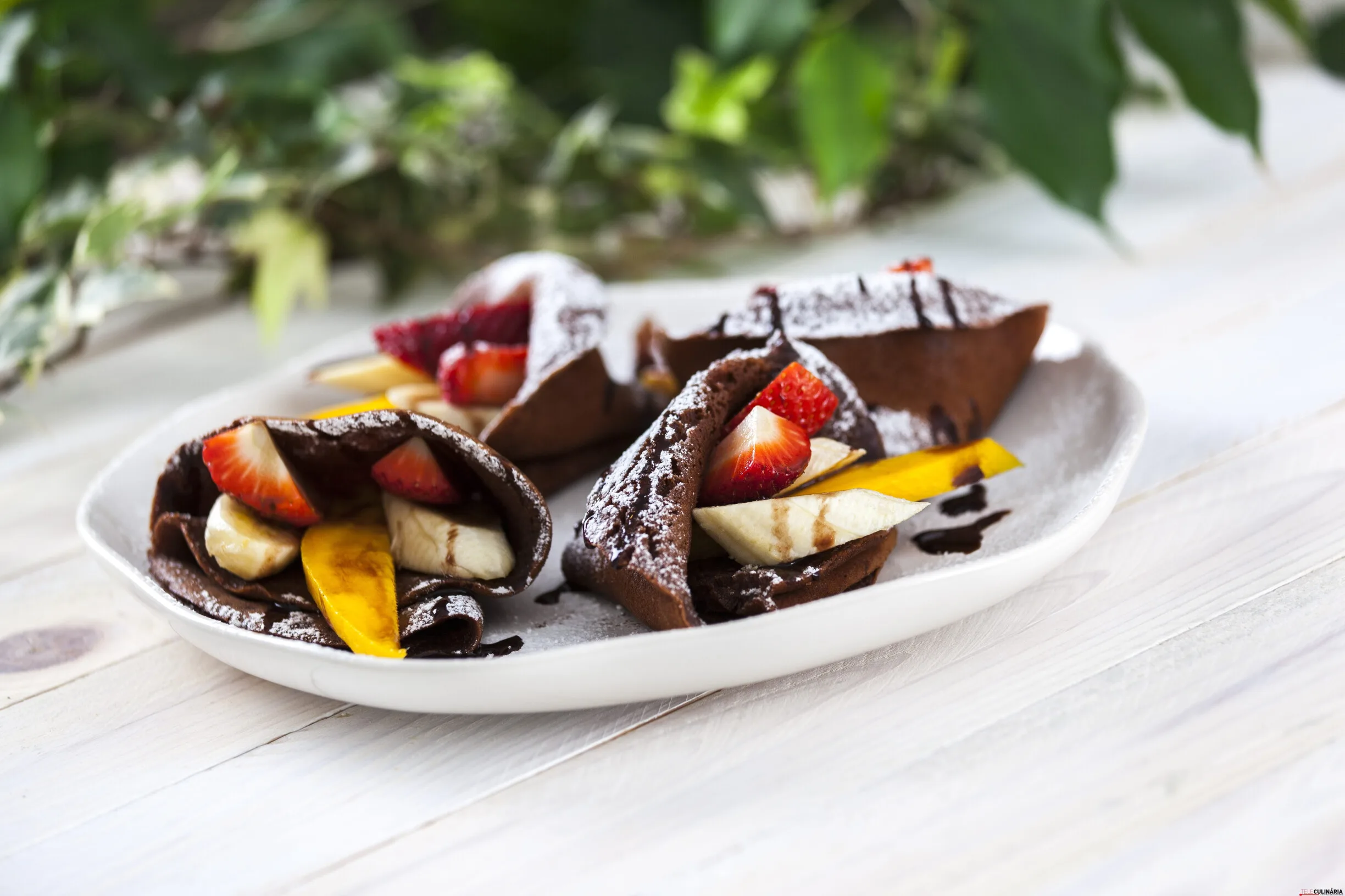 Crepes de chocolate com fruta