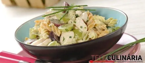 Salada de frango e uvas