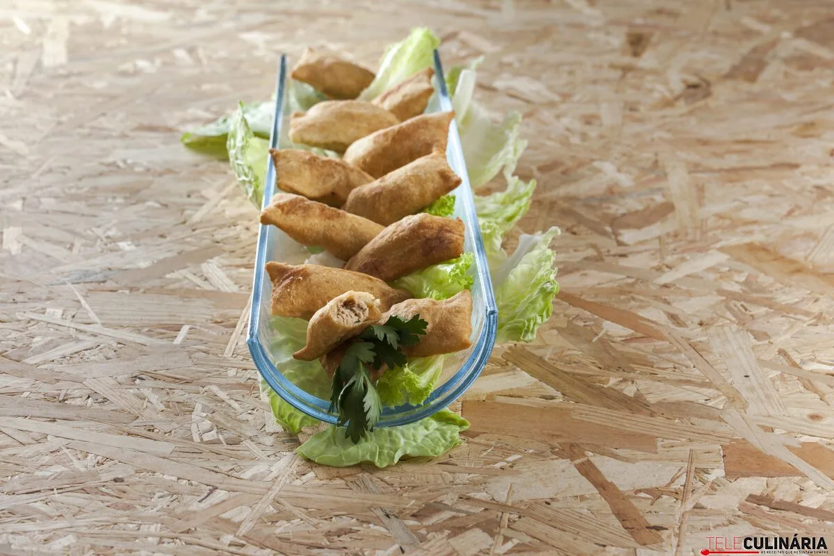 Pastéis de massa tenra com atum