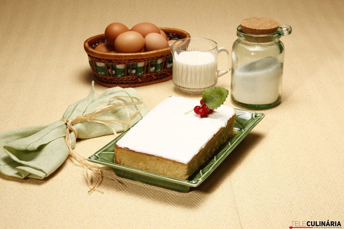 Bolo de leite molhadinho