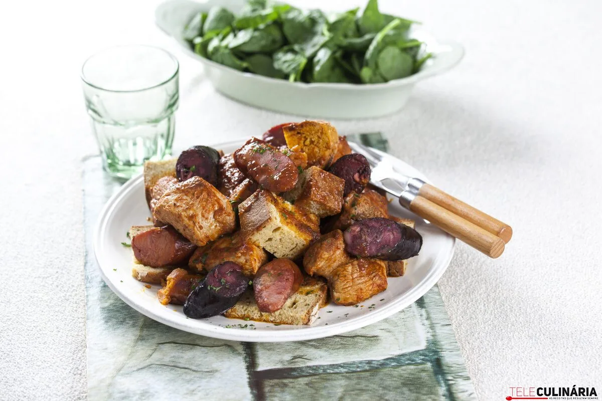 Fritada de porco com enchidos