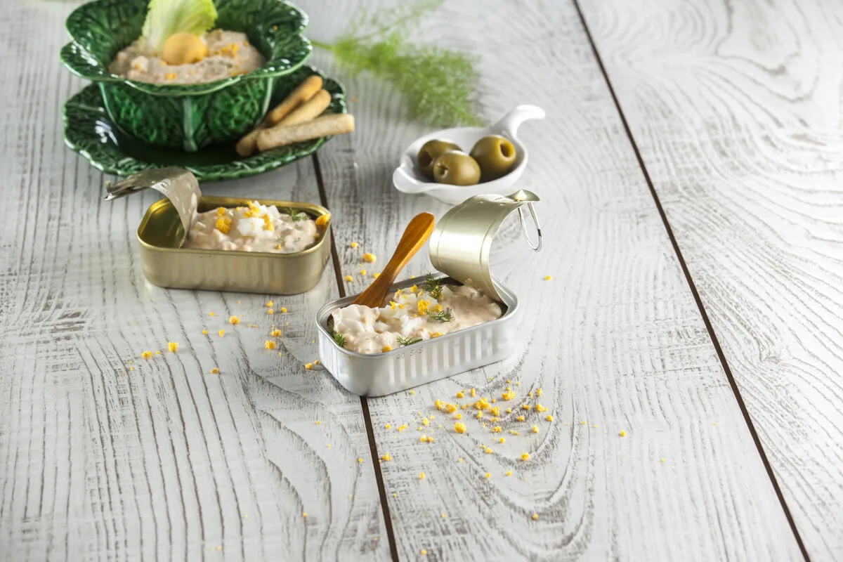 Pasta de salmão com ovo cozido