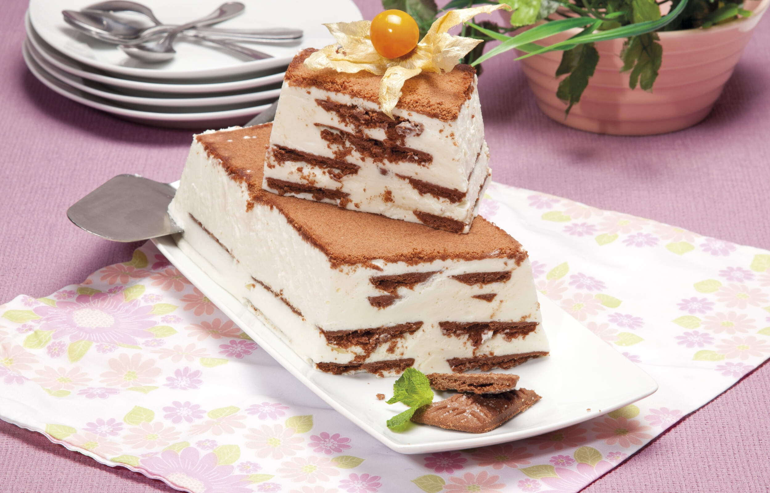 Semifrio de iogurte e bolacha