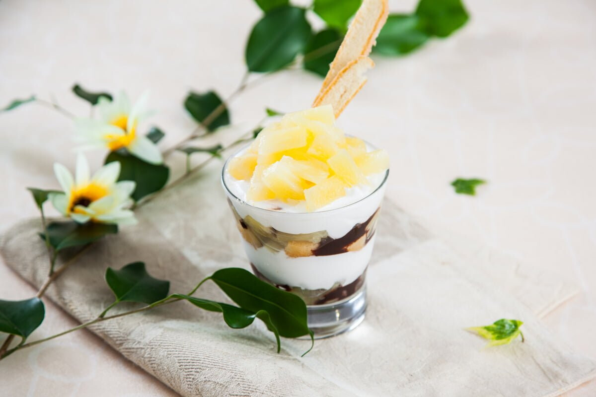 Charlotte de ananás em copo