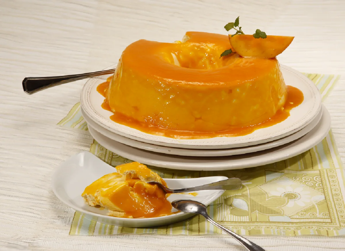 Pudim de iogurte com manga