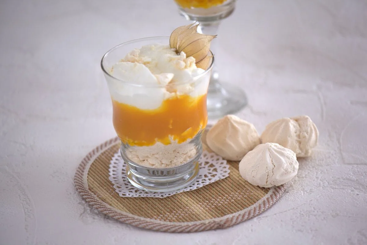 Delícia de manga e suspiros