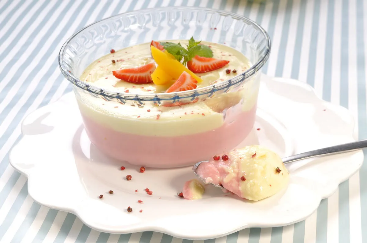 Pudim de pêssego e morango