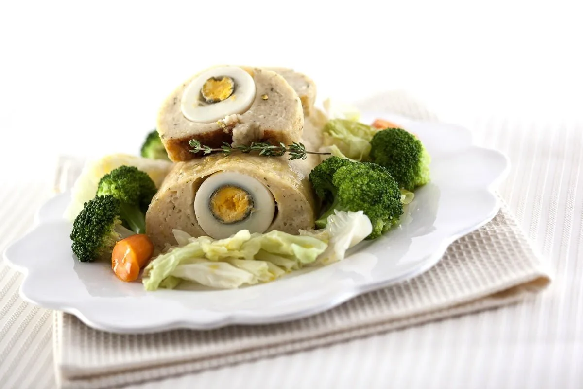 Rolo de pescada com ovo