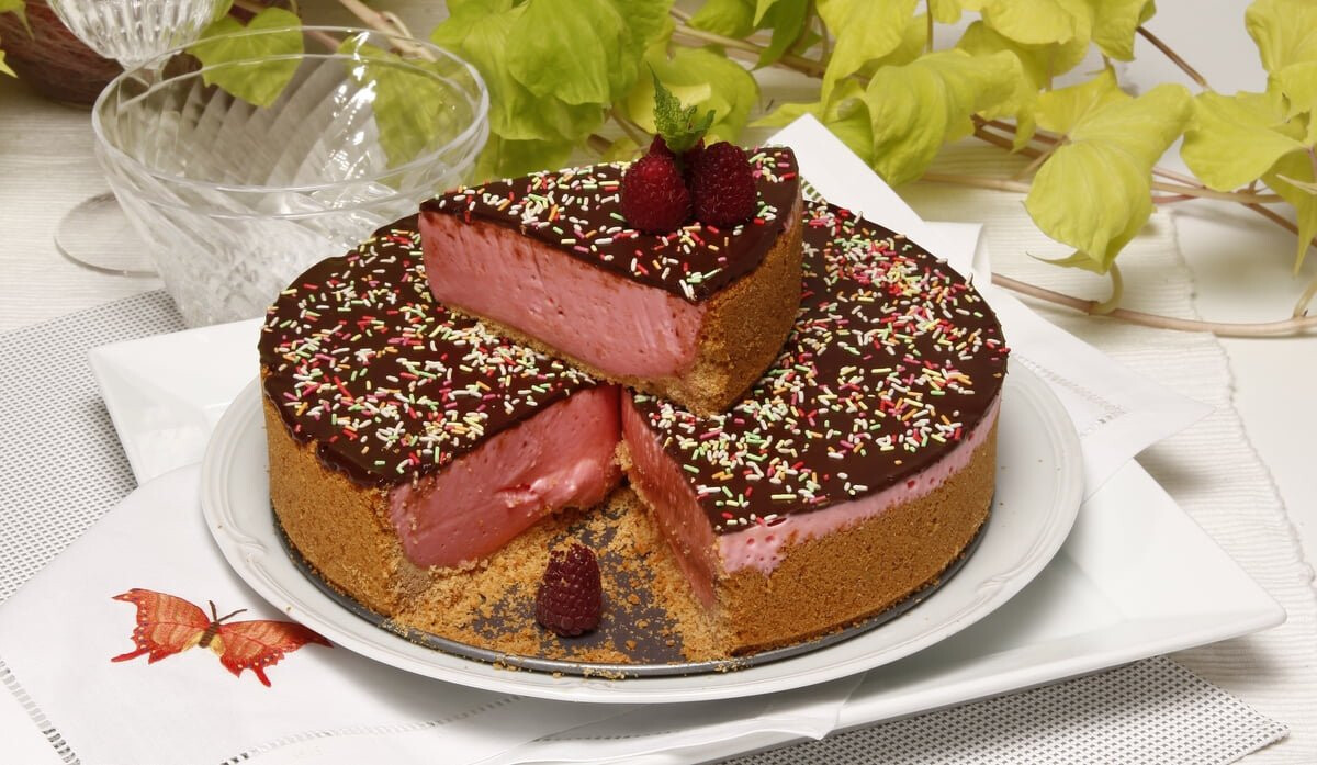 Tarte de bolacha, morango e chocolate