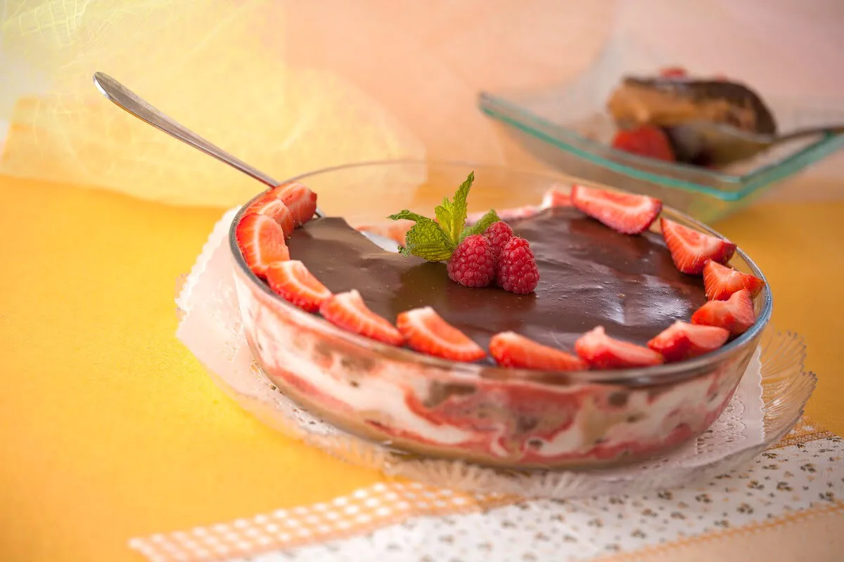 Pavê de morangos com leite condensado