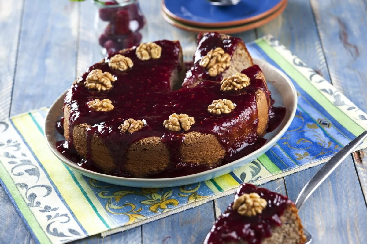 Bolo de noz com compota