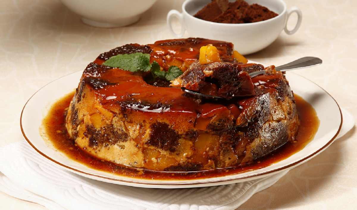 Pudim de manga com bolo de chocolate