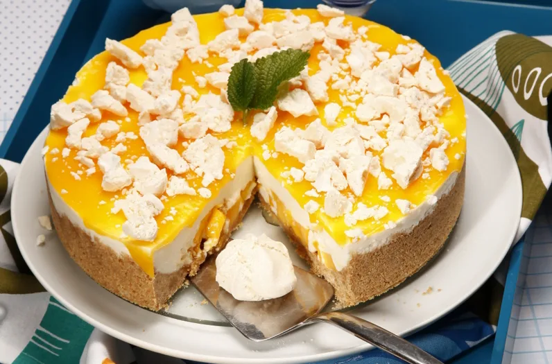 Cheesecake com suspiros e manga